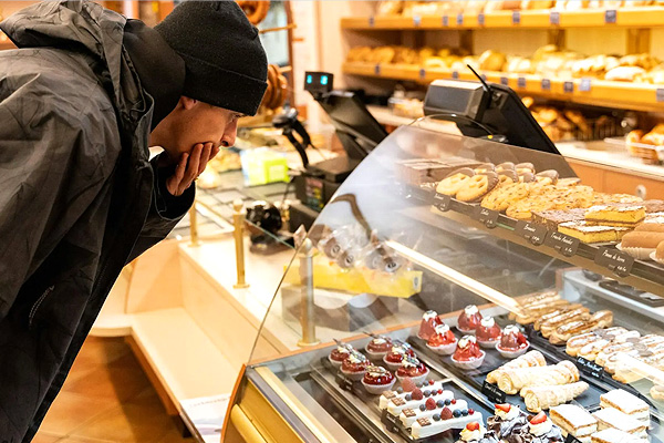 Heated And Refrigerated Display Cases.jpg